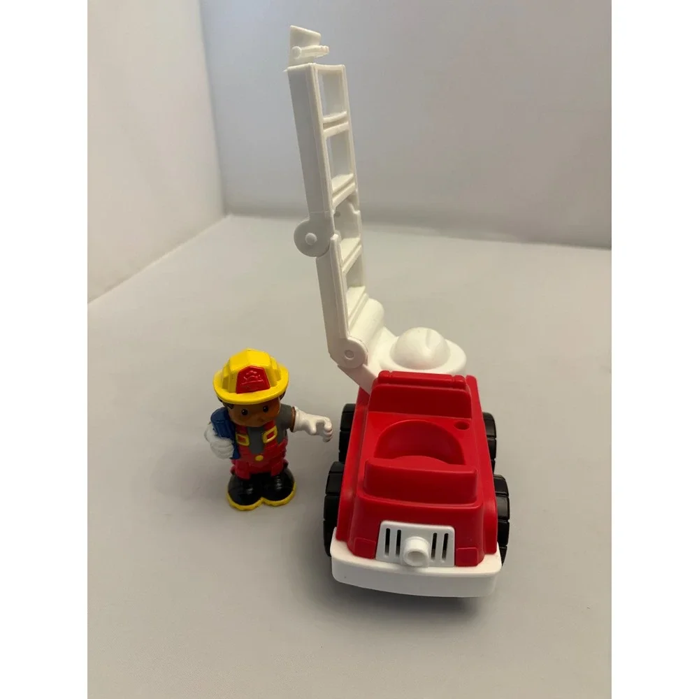 Fisher‎ Price Little People Fire Truck Firefighter Toy Ladder Vehicle 2010 FO